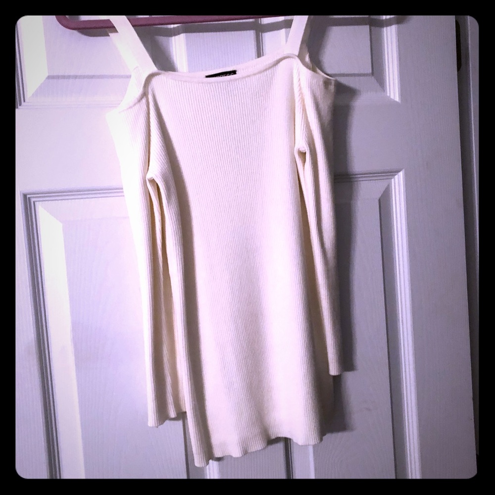 Off shoulder sweater would be so cute w a fur vest